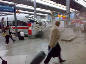 Hauptbahnhof: ICE rammt Prellbock